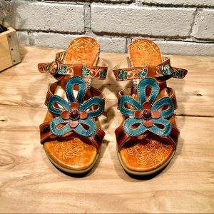 NWOB  Spring Step L’Artiste leather sandals w/flower detail & adjustable buckle